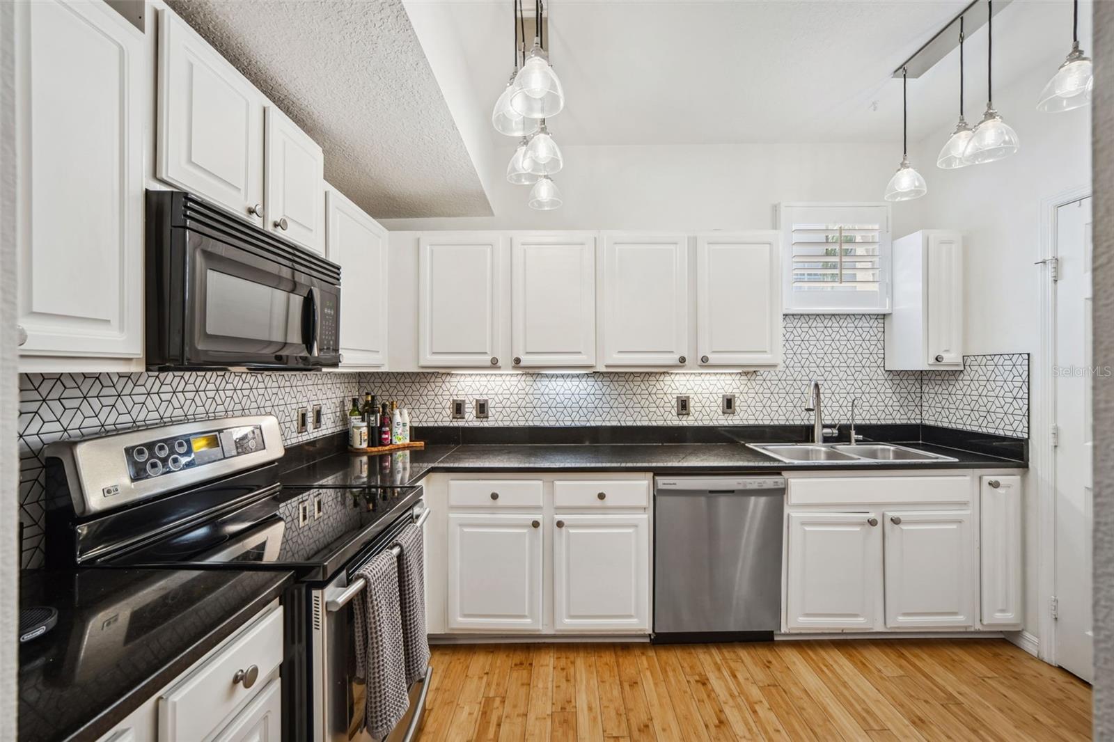 HARBOUR PLACE CITY HOMES A CON - Residential