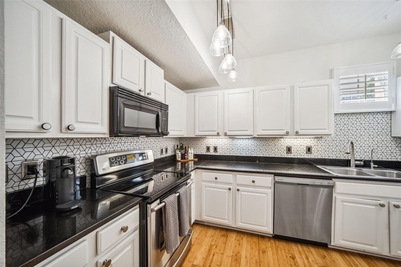 HARBOUR PLACE CITY HOMES A CON - Residential