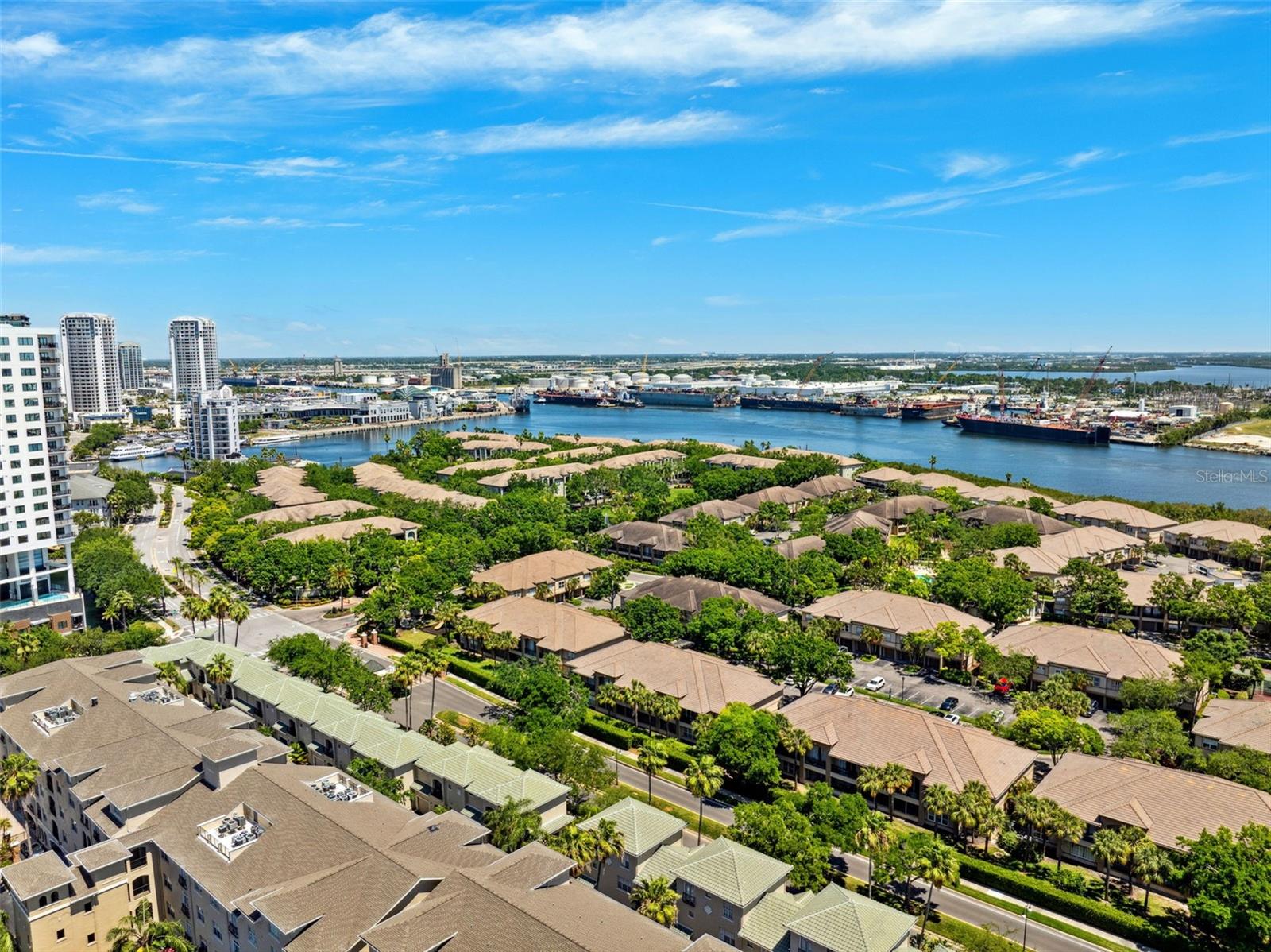 HARBOUR PLACE CITY HOMES A CON - Residential