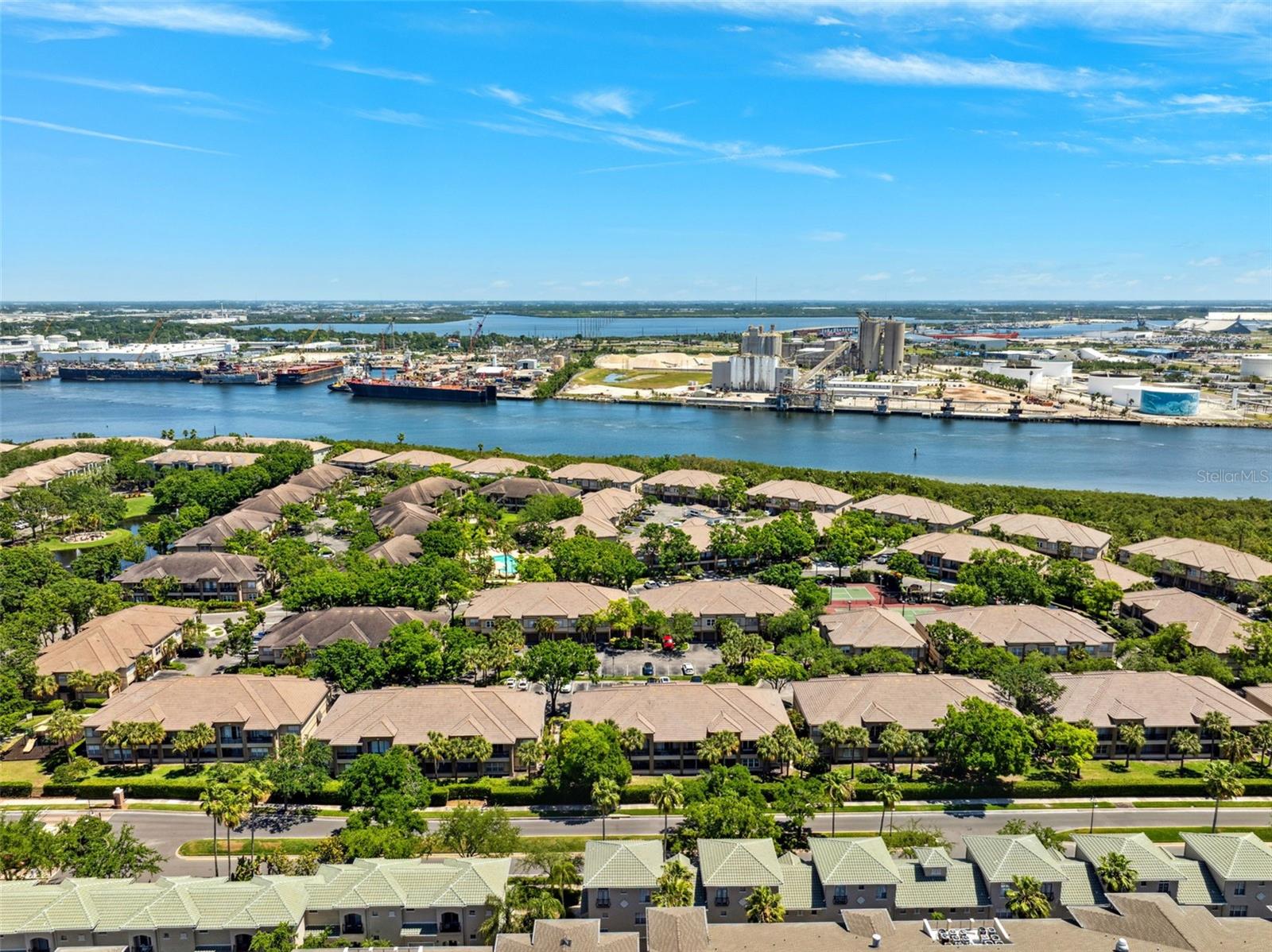 HARBOUR PLACE CITY HOMES A CON - Residential