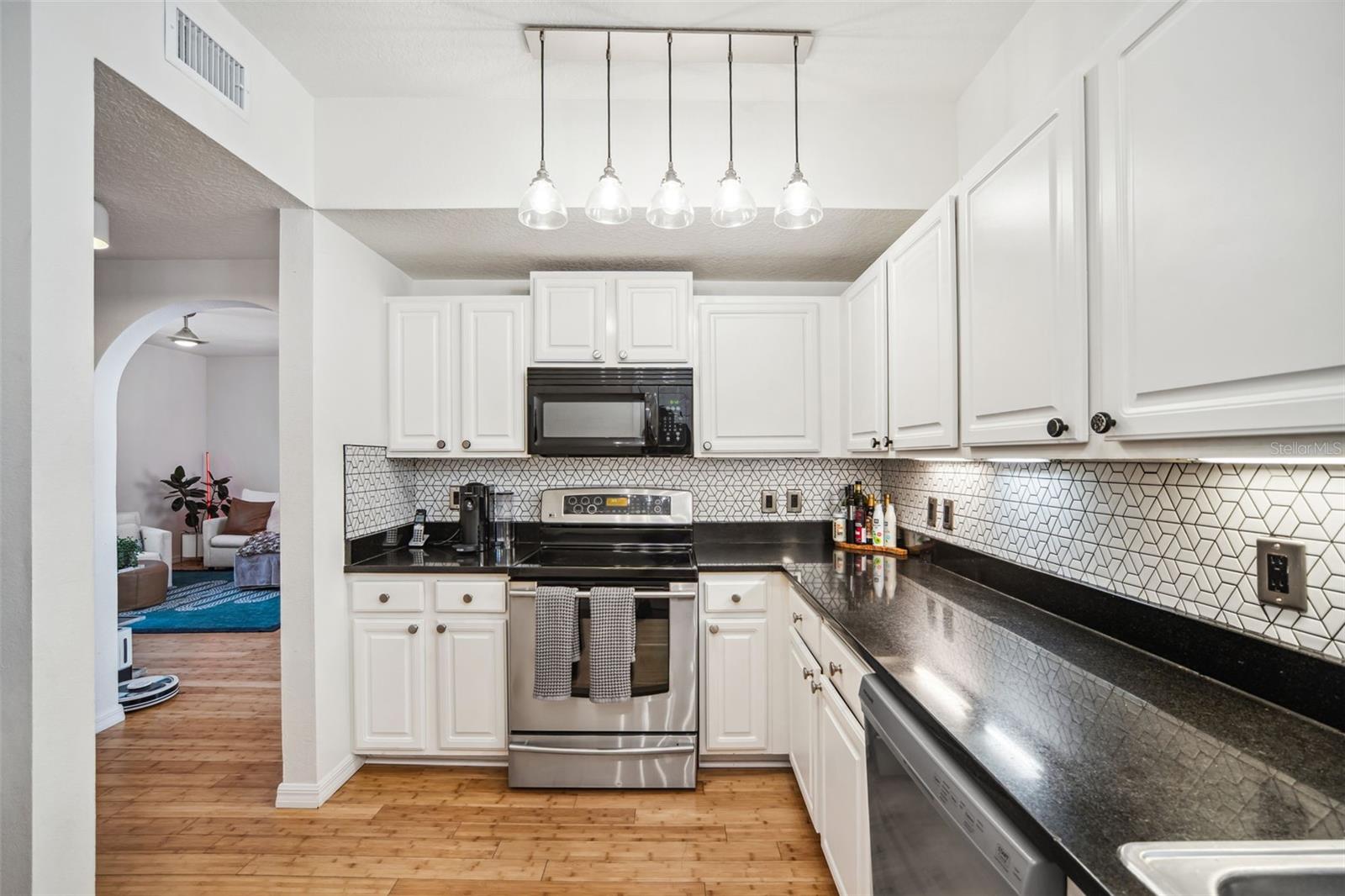 HARBOUR PLACE CITY HOMES A CON - Residential