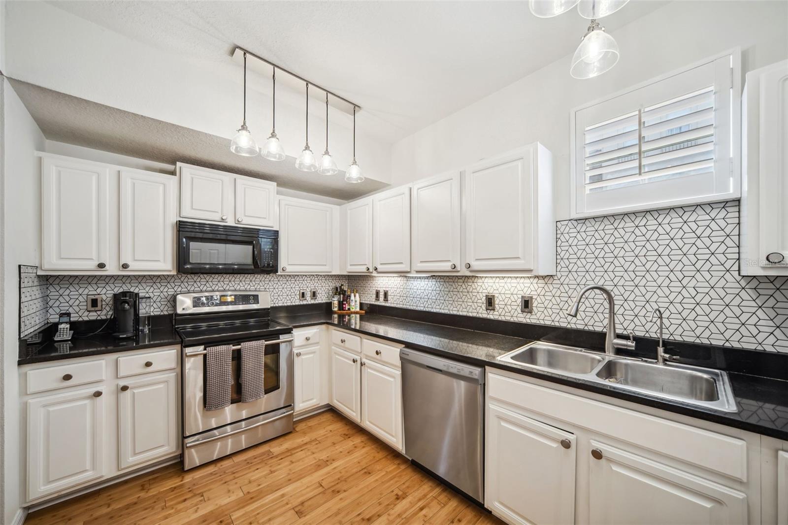 HARBOUR PLACE CITY HOMES A CON - Residential