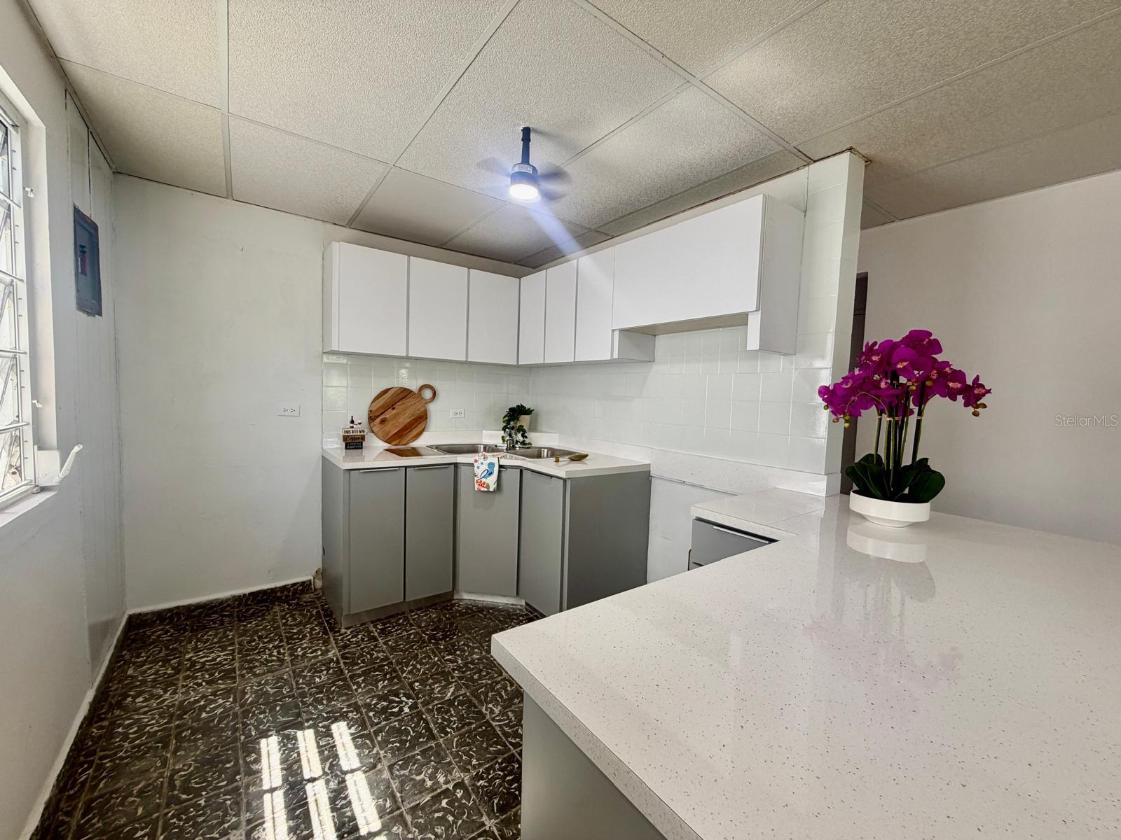 2KR GUAM STREET 885B