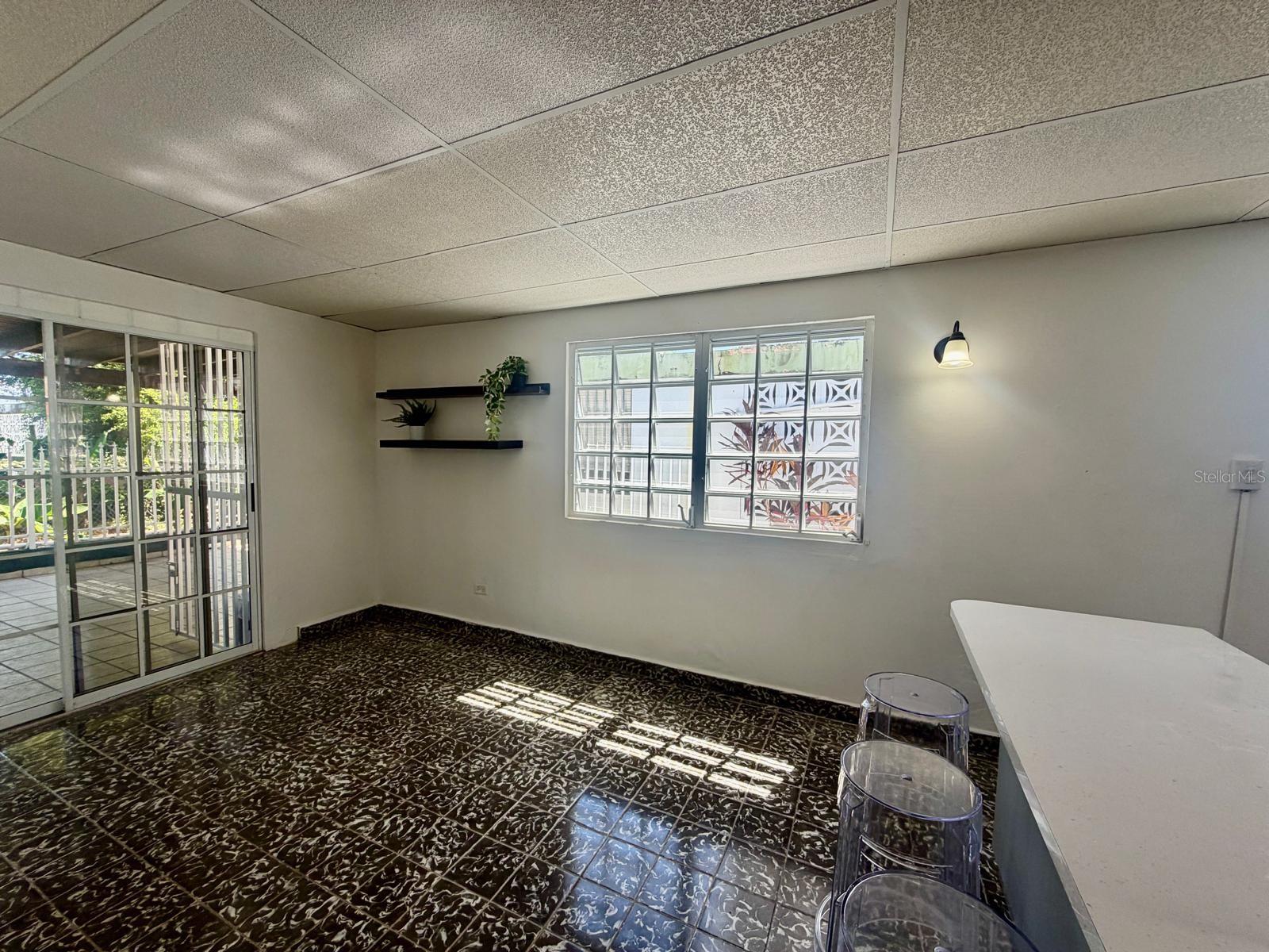 2KR GUAM STREET 885B