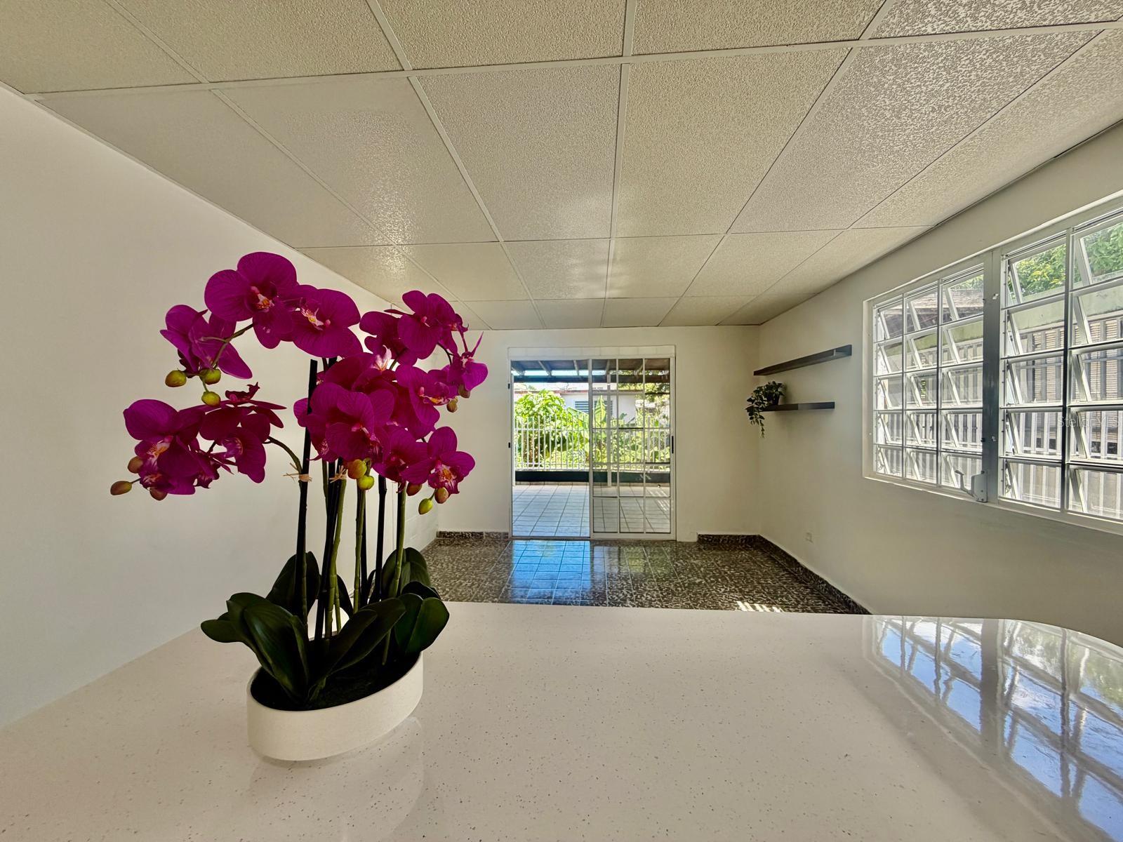 2KR GUAM STREET 885B