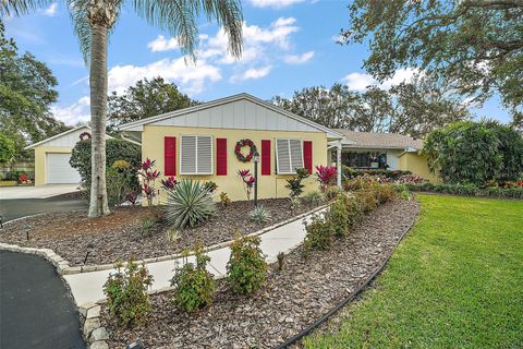 A home in EUSTIS