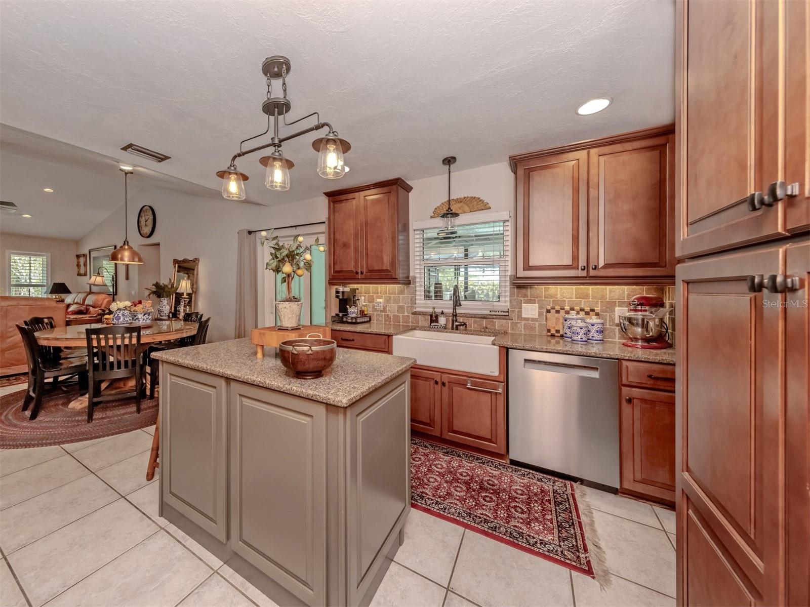 VENICE ACRES - Residential