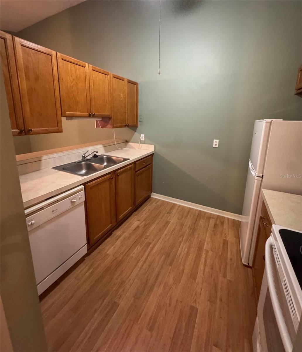 MEADOWBROOK AT GNVL PH IV E-1 REP - Residential Lease