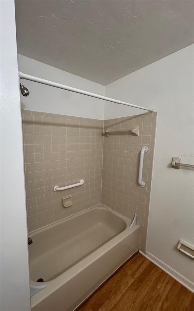 MEADOWBROOK AT GNVL PH IV E-1 REP - Residential Lease