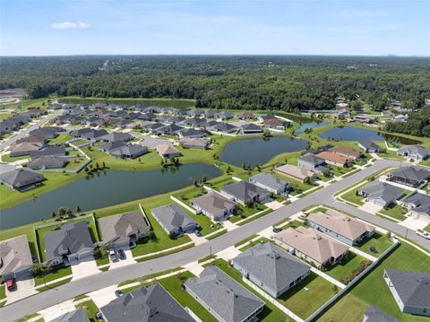 A home in LAKELAND