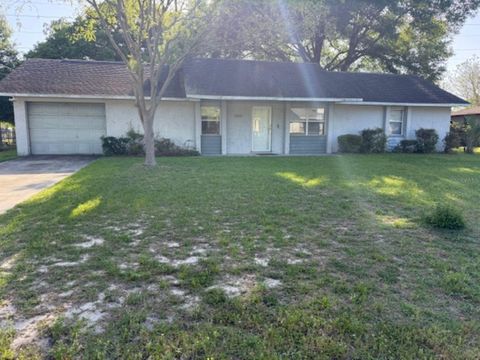 Photo of 4681 NE 28th Terrace, Ocala, FL 34479 (MLS # OM720359)