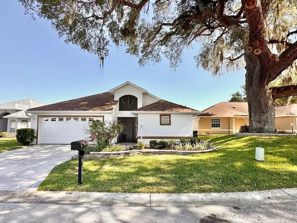 Photo of 17552 SE 119th Circle, Summerfield, FL 34491 (MLS # OM723595)