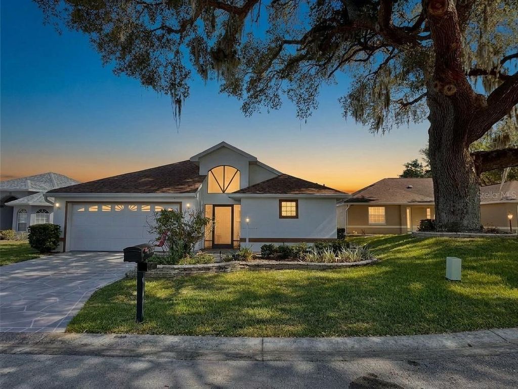 Photo of 17552 SE 119th Circle, Summerfield, FL 34491 (MLS # OM723595)