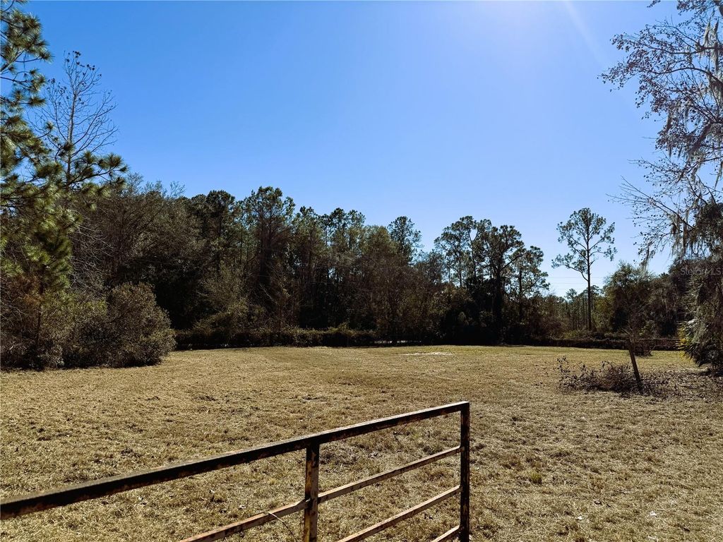 Photo of 7400 NE 199th Street Road, Citra, FL 32113 (MLS # OM717934)