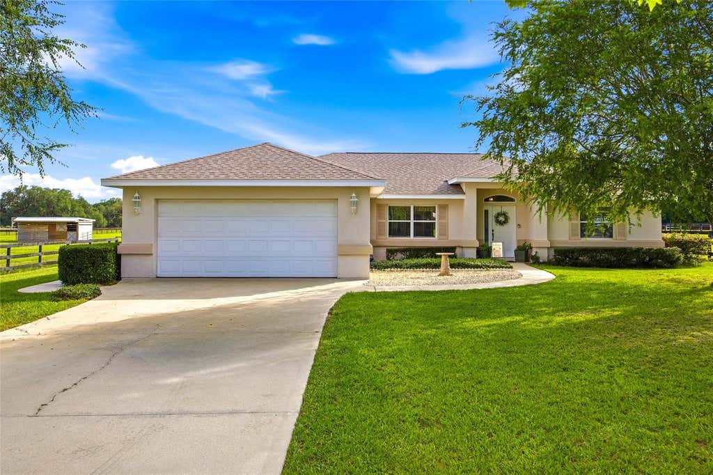 Photo of 19630 SE 15th Place, Morriston, FL 32668 (MLS # OM726164)