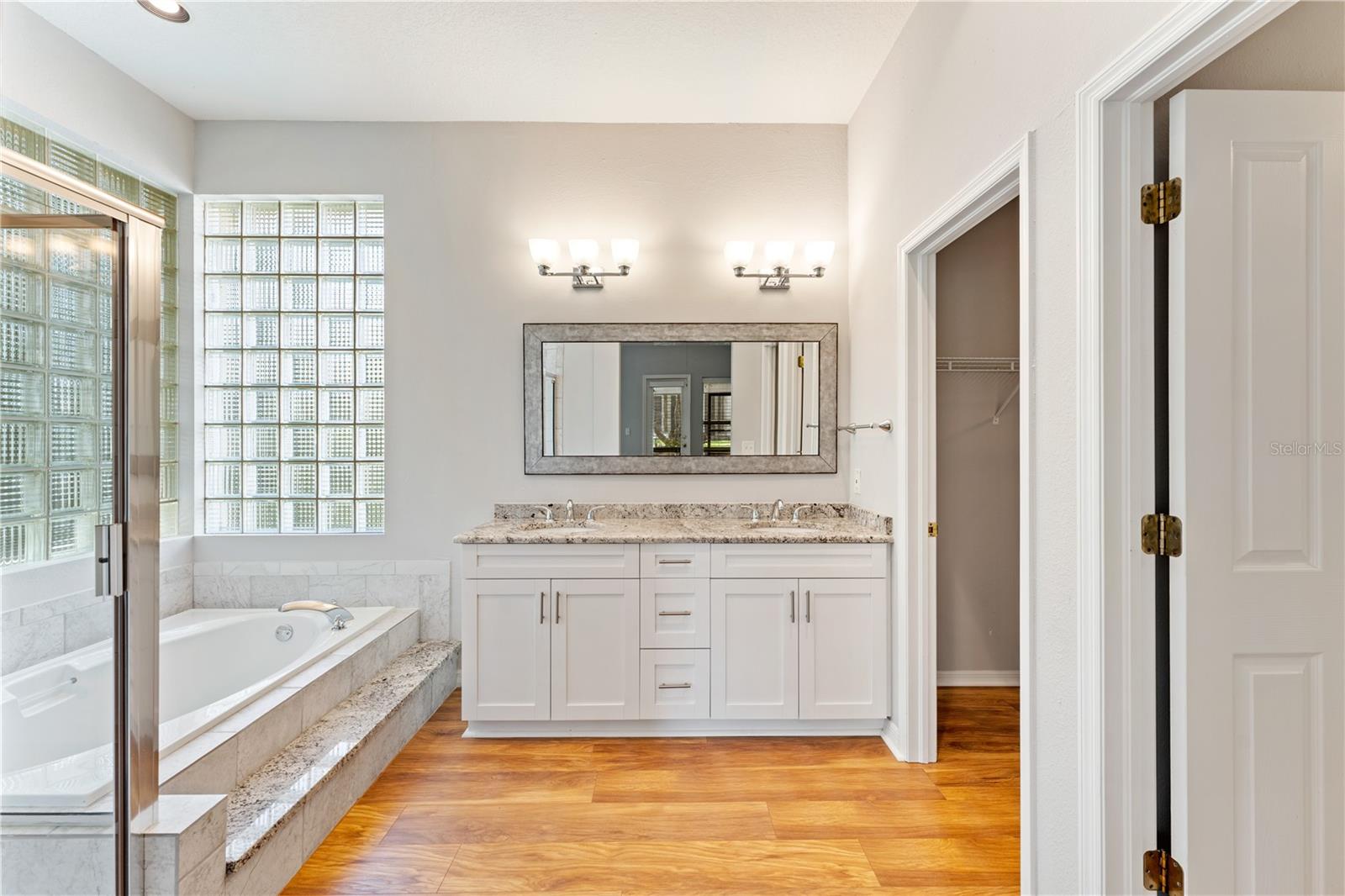 HUNTER'S GREEN, HUNTERS GREEN - Residential