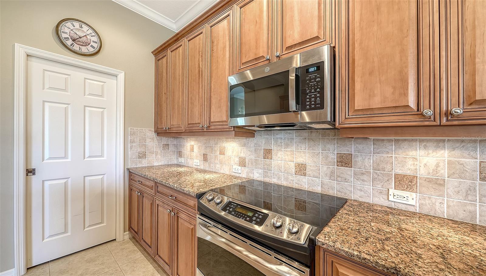 PELICAN POINTE GOLF & COUNTRY CLUB - Residential