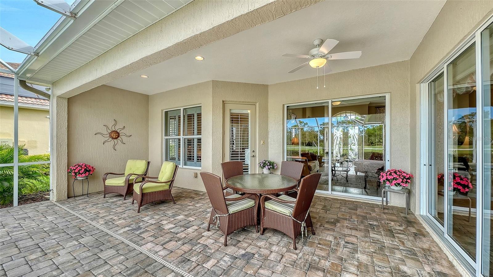 PELICAN POINTE GOLF & COUNTRY CLUB - Residential