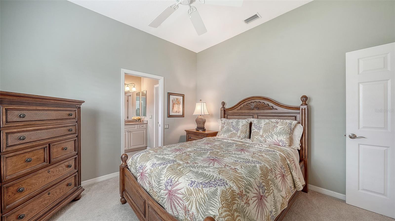 PELICAN POINTE GOLF & COUNTRY CLUB - Residential