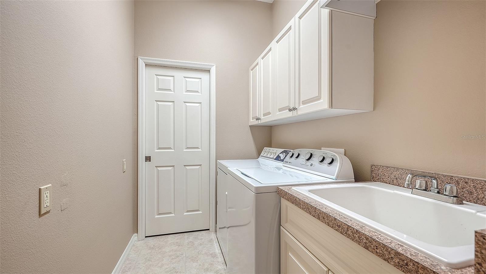 PELICAN POINTE GOLF & COUNTRY CLUB - Residential