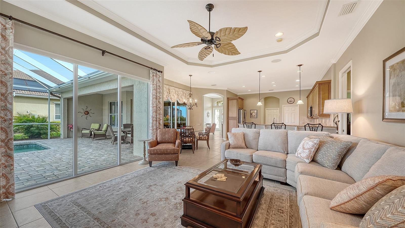 PELICAN POINTE GOLF & COUNTRY CLUB - Residential