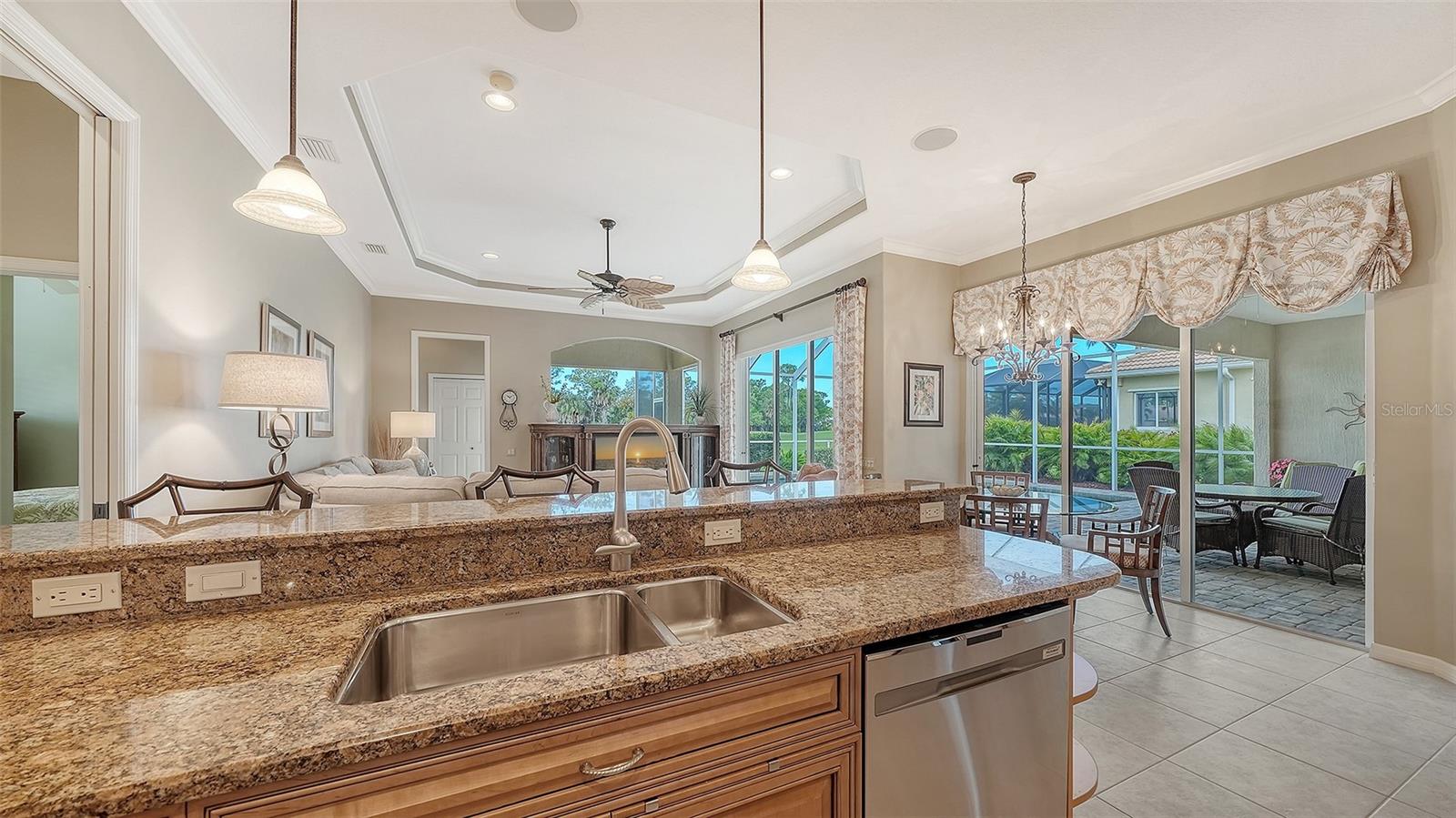 PELICAN POINTE GOLF & COUNTRY CLUB - Residential