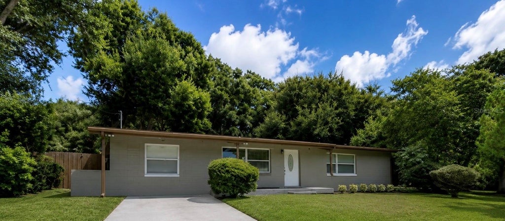 Photo of 918 Valmar Street, Brandon, FL 33511 (MLS # TB8545138)