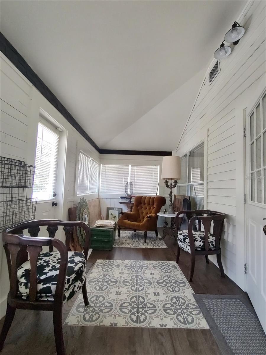 218 S HERNANDO AVENUE
