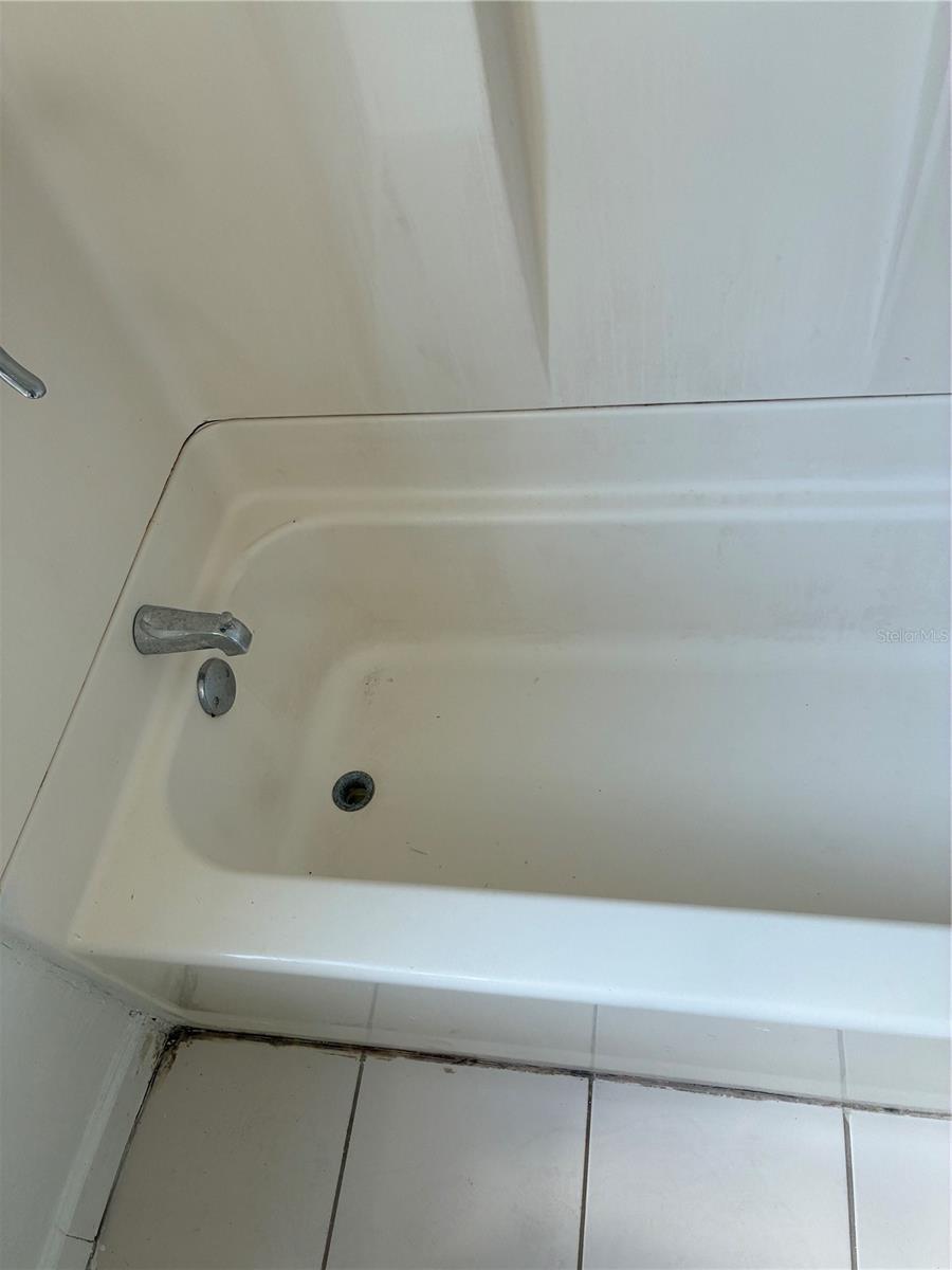 SUMMAGER BLK 70 DAYTONA - Residential Lease