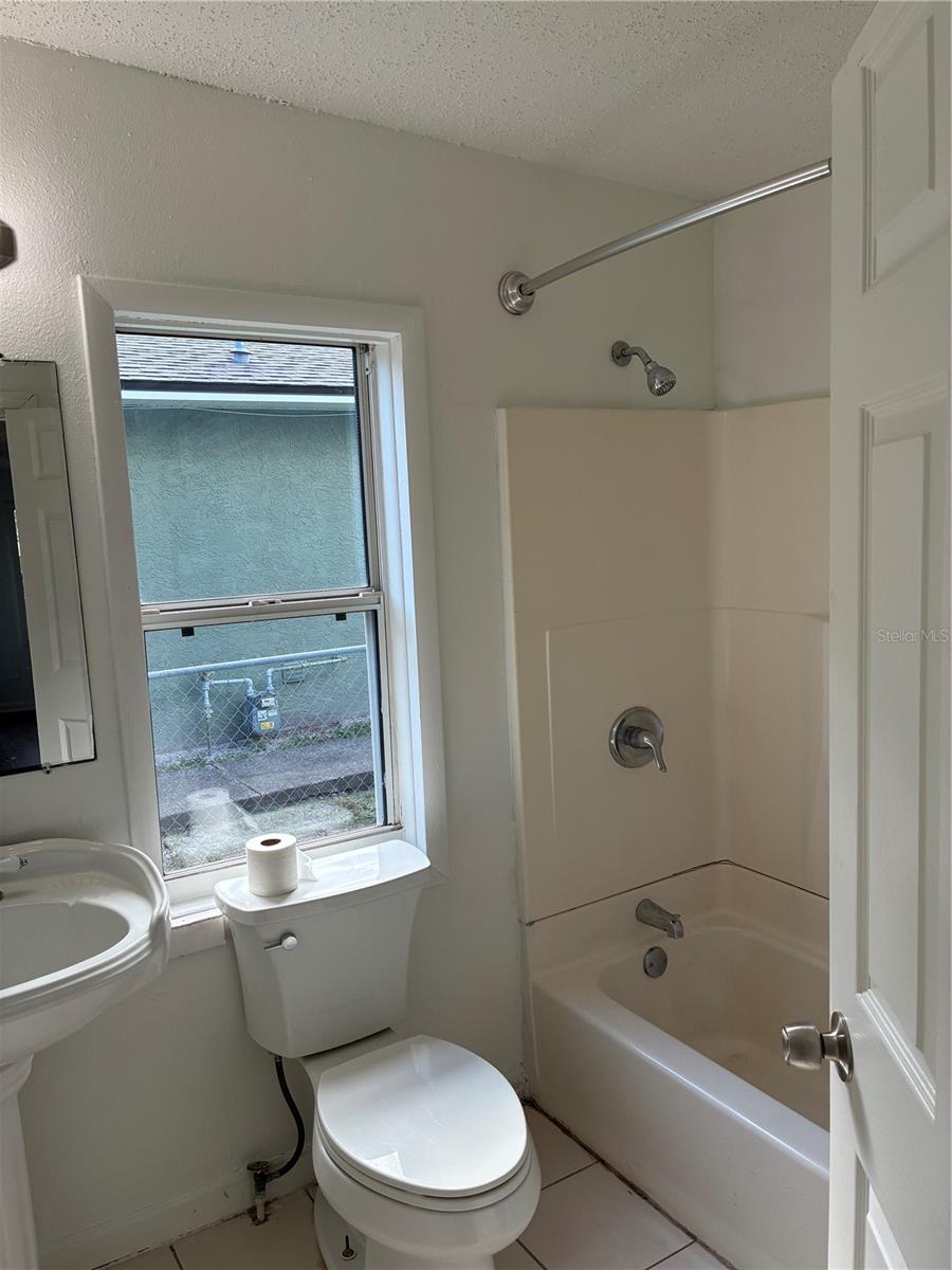 SUMMAGER BLK 70 DAYTONA - Residential Lease