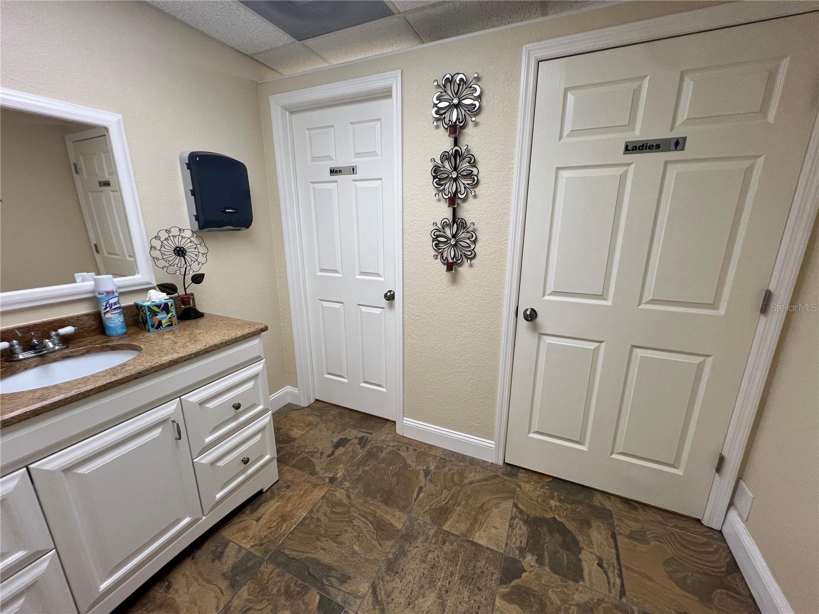 MEMORIAL HWY SUB - Commercial Lease