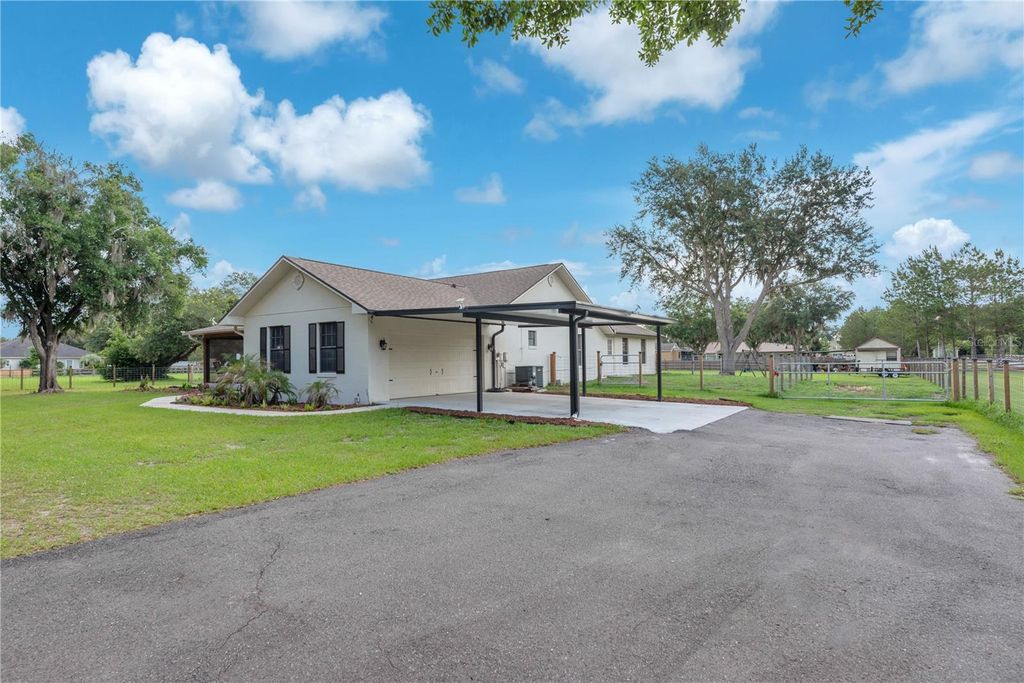 Photo of 1308 Williams Road, Plant City, FL 33565 (MLS # TB8507885)