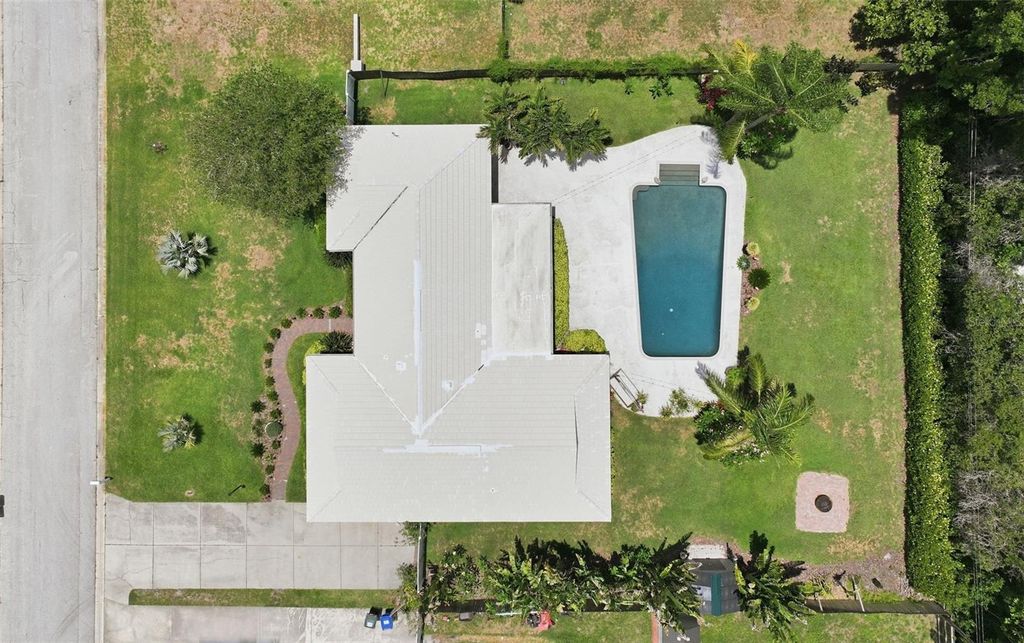 Photo of 2150 Wrens Way, Clearwater, FL 33764 (MLS # TB8511941)
