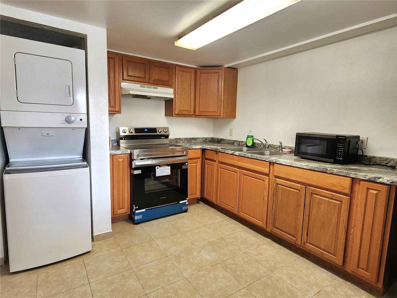 8215 FAIRWAYS CIRCLE G202