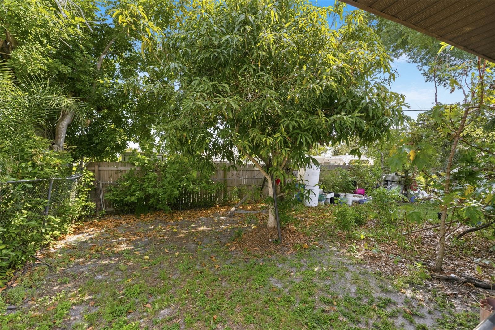 COUNTRY CLUB ACRES - Residential
