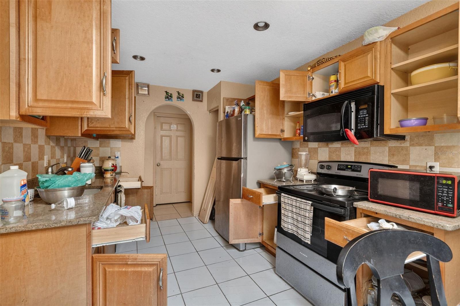COUNTRY CLUB ACRES - Residential