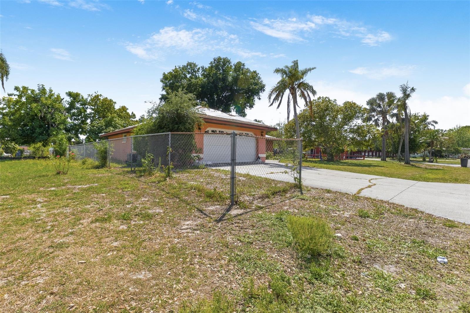 COUNTRY CLUB ACRES - Residential