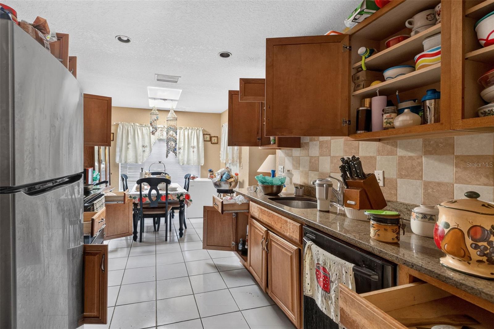 COUNTRY CLUB ACRES - Residential