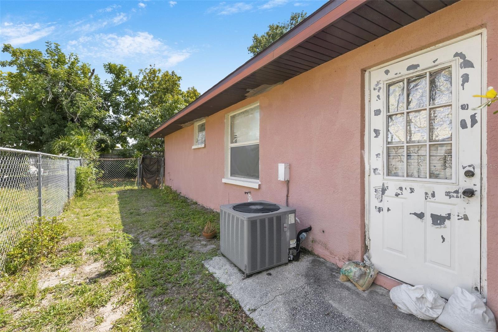COUNTRY CLUB ACRES - Residential