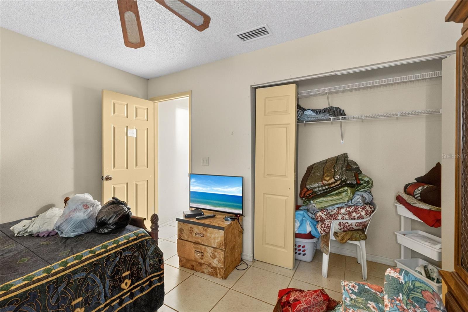 COUNTRY CLUB ACRES - Residential