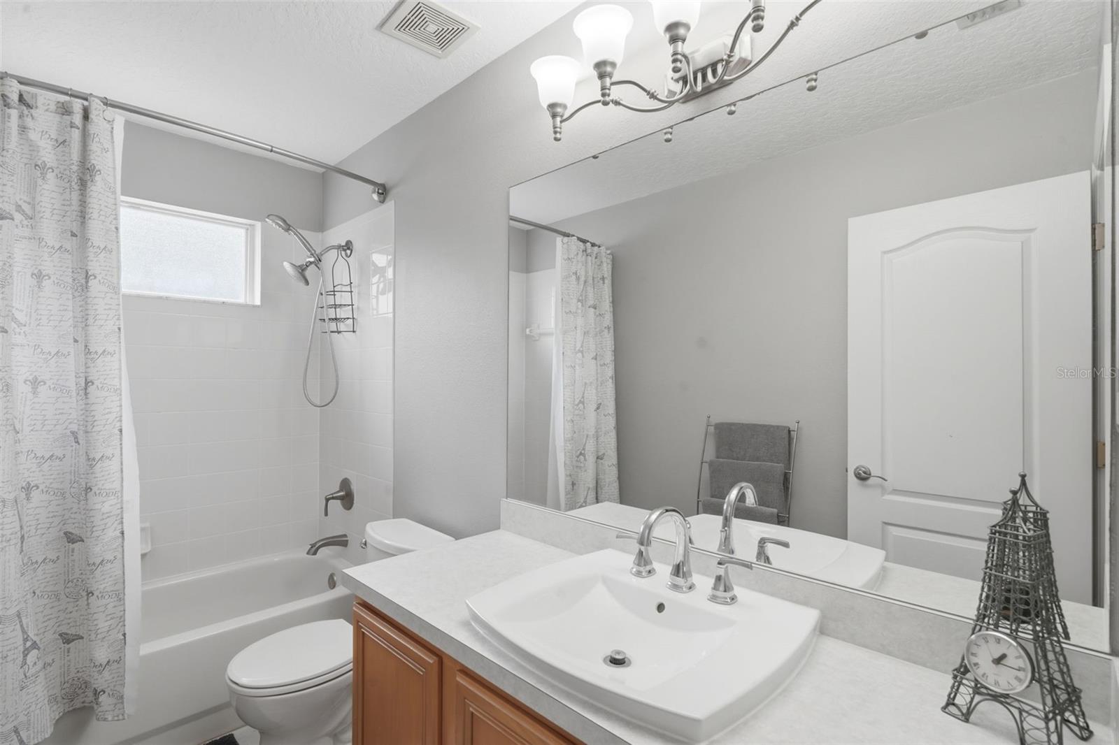 ANDOVER CAY PH 01 44/98 - Residential