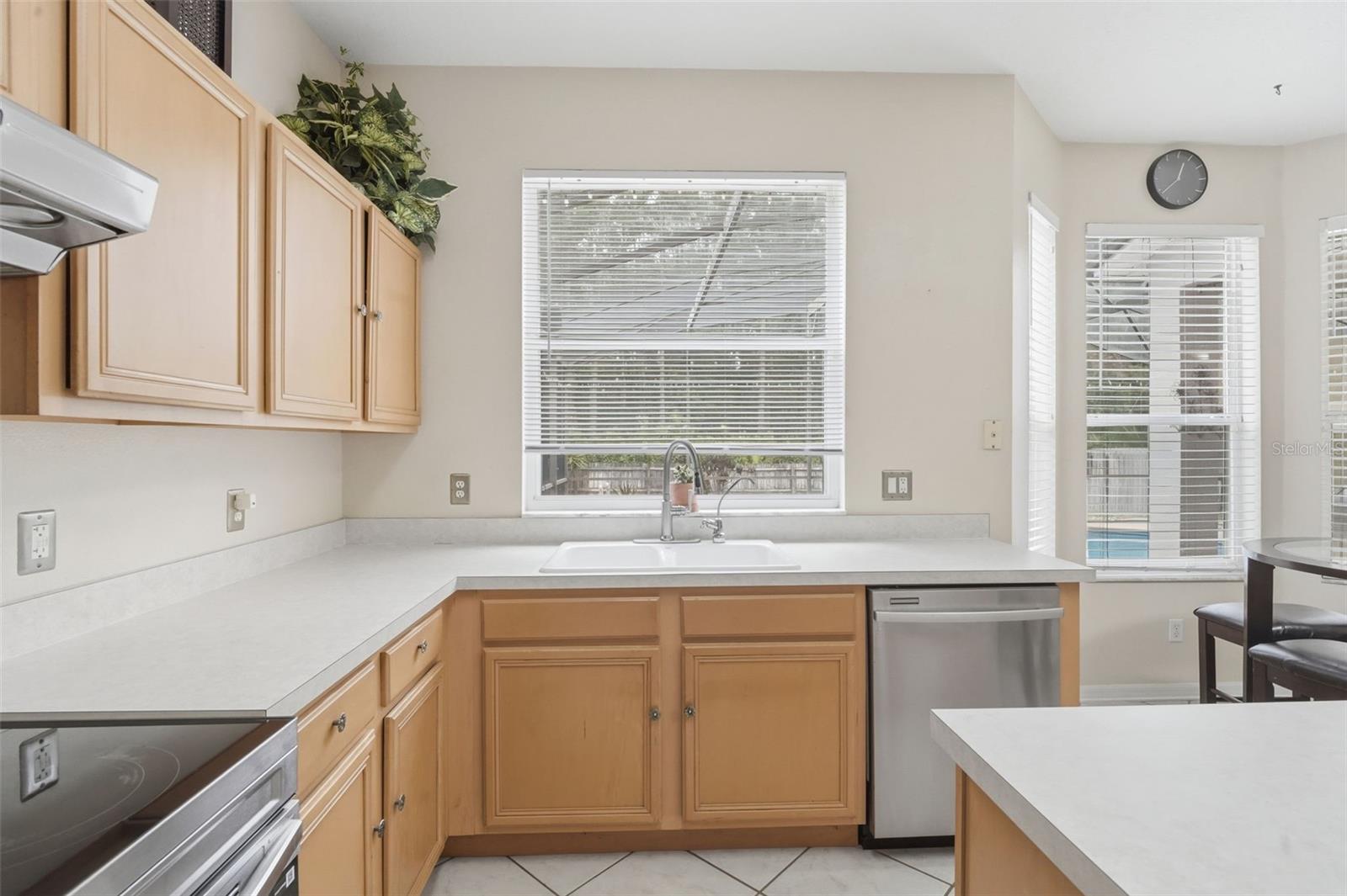 ANDOVER CAY PH 01 44/98 - Residential