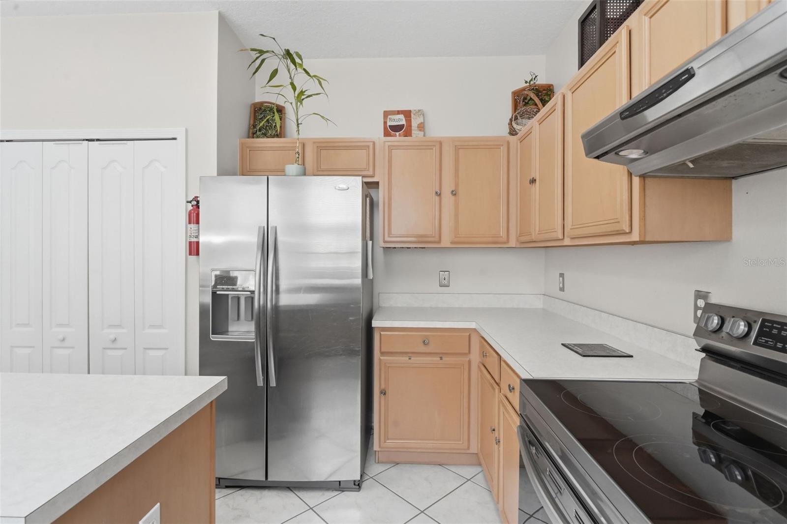 ANDOVER CAY PH 01 44/98 - Residential