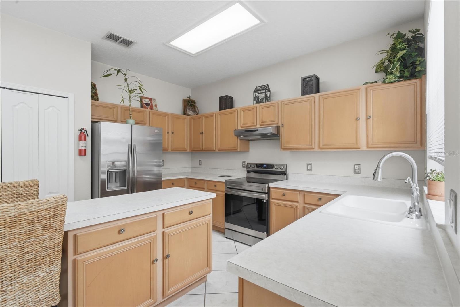 ANDOVER CAY PH 01 44/98 - Residential