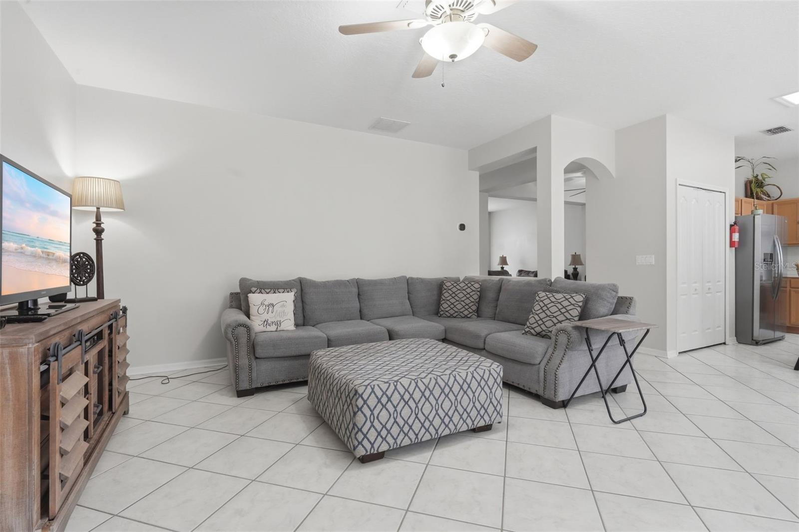 ANDOVER CAY PH 01 44/98 - Residential