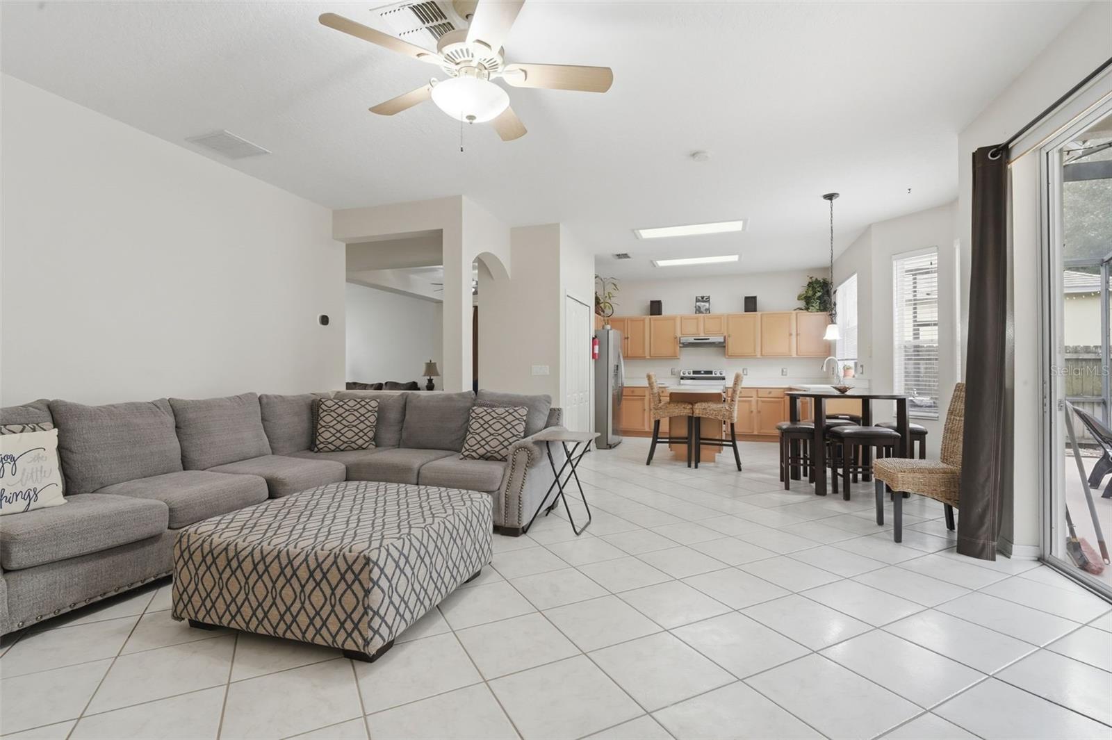 ANDOVER CAY PH 01 44/98 - Residential