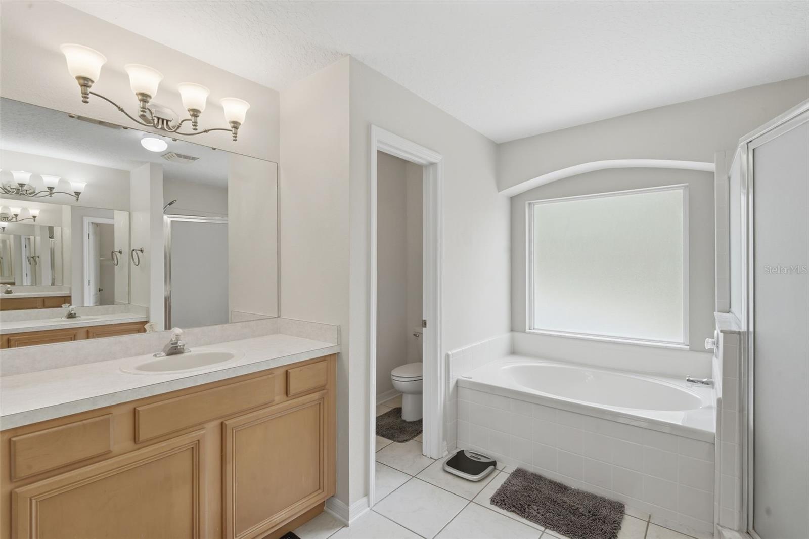 ANDOVER CAY PH 01 44/98 - Residential