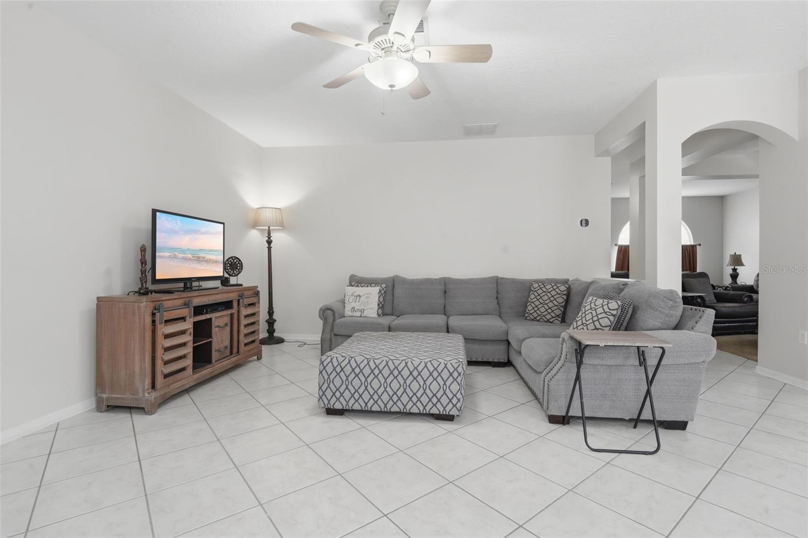 ANDOVER CAY PH 01 44/98 - Residential