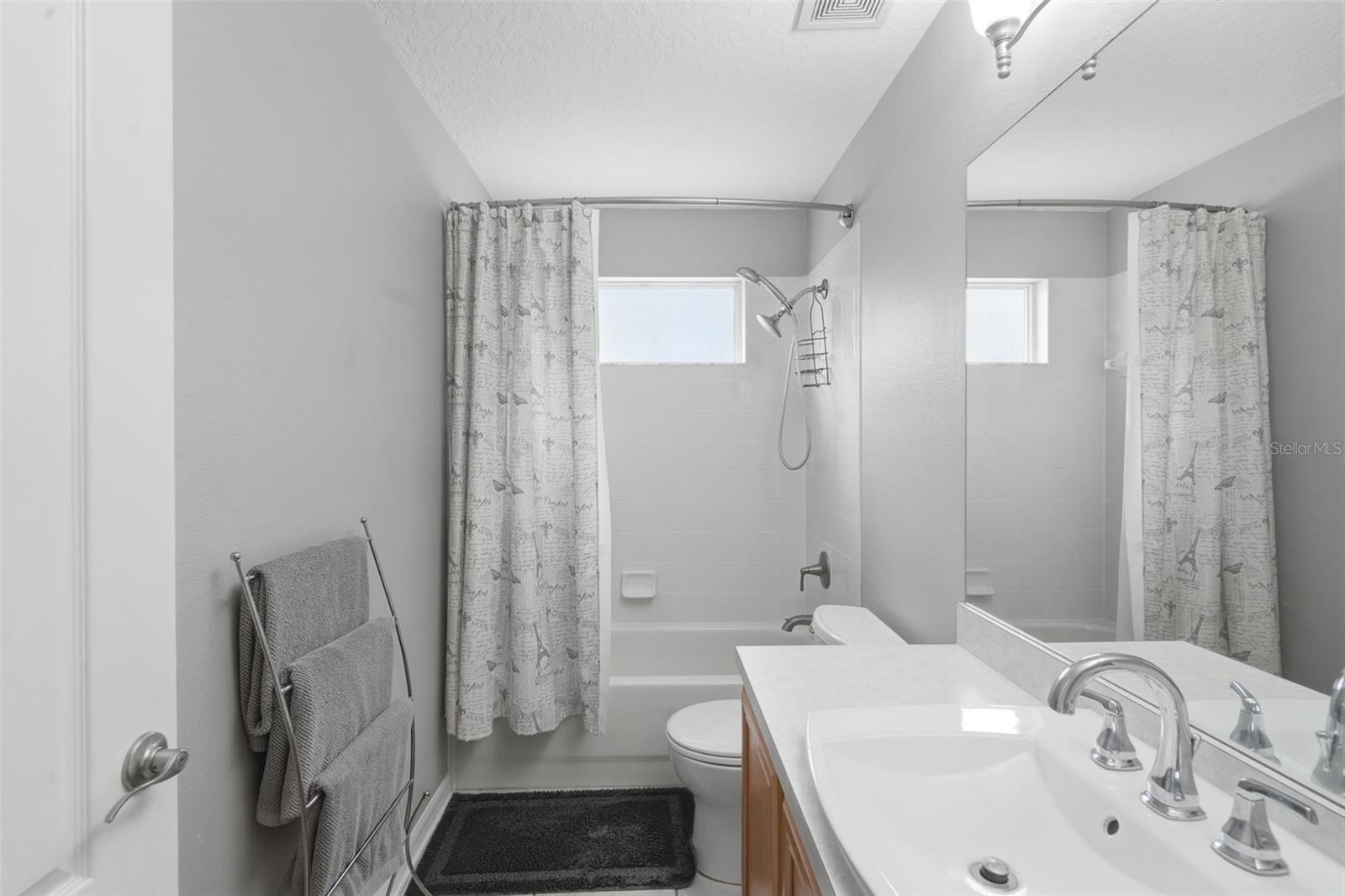 ANDOVER CAY PH 01 44/98 - Residential