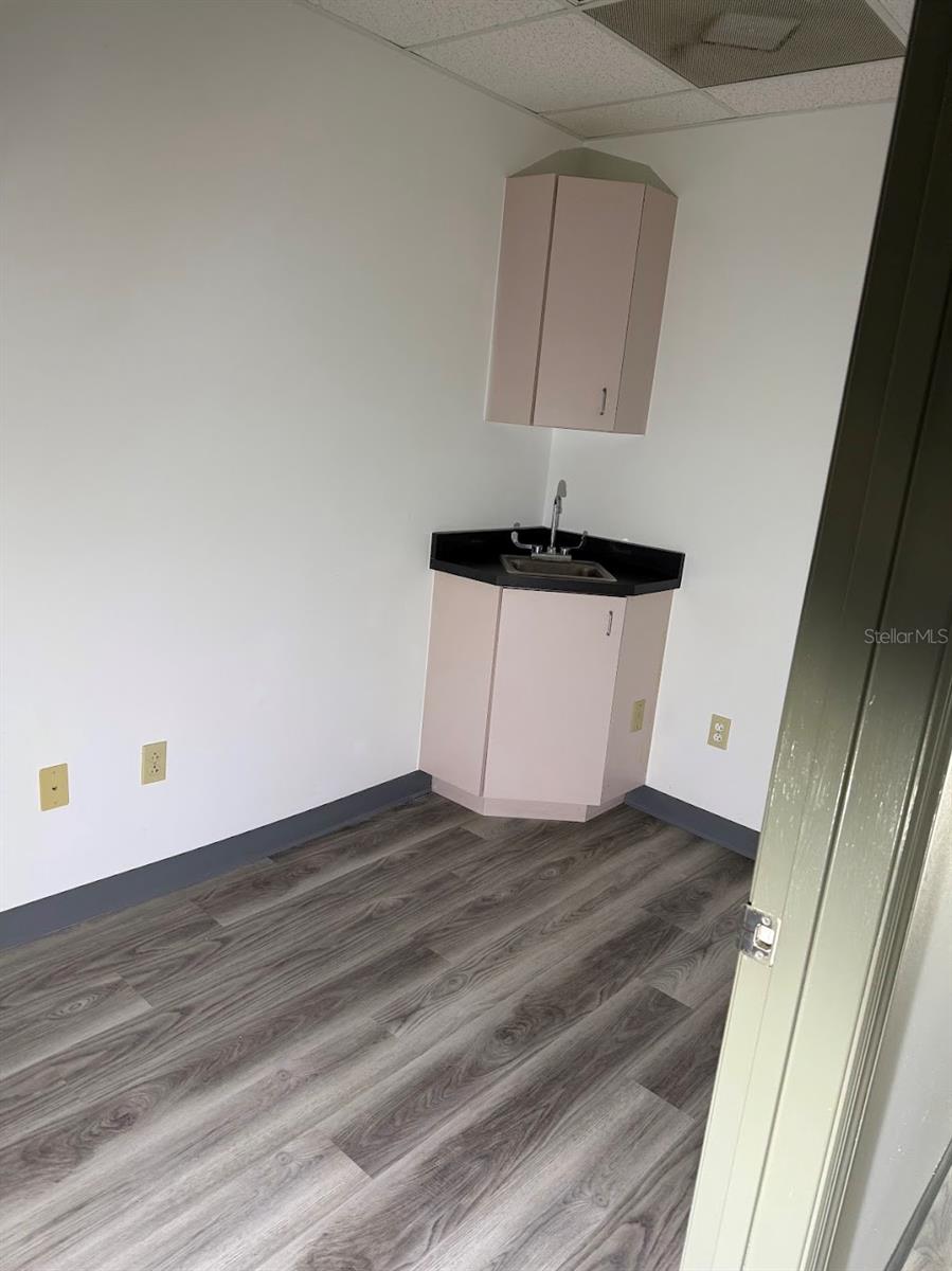 PADDOCK PARK COMM CENTER P - Commercial Lease